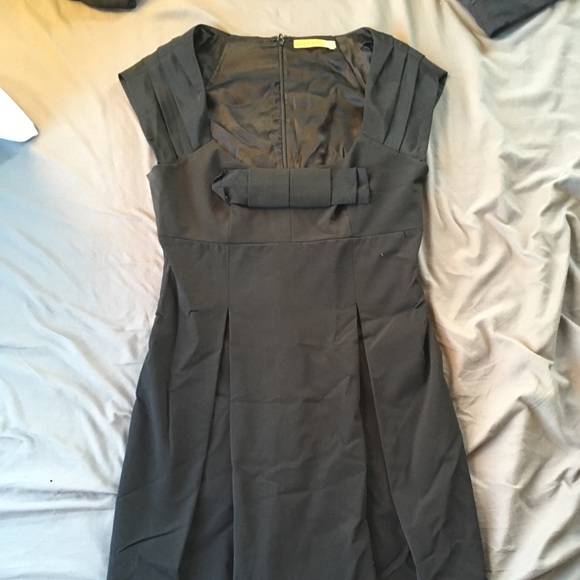 Alice + Olivia Dresses & Skirts - Alice + Olivia Black Pleated Dress with Bow